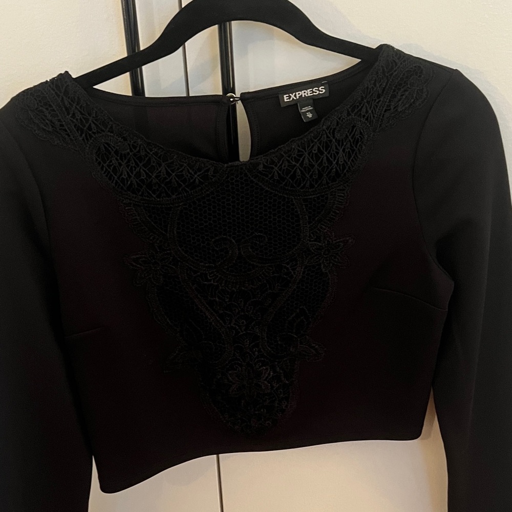 Express Crop Top - Picture 2 of 4